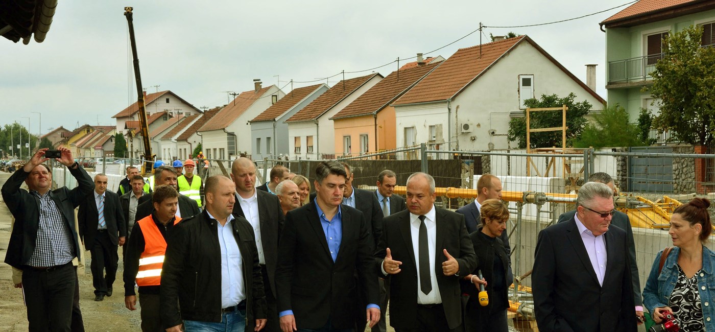 Premijer Milanović u Slavonskom Brodu: Vlada pomaže i podupire Slavoniju kako god može i zna